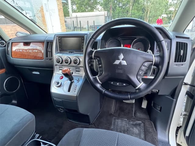 2007 Mitsubishi Delica JDM car for sale — photo 13 of 17