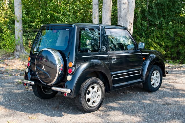 1998 Mitsubishi Pajero JDM car for sale — photo 6 of 15