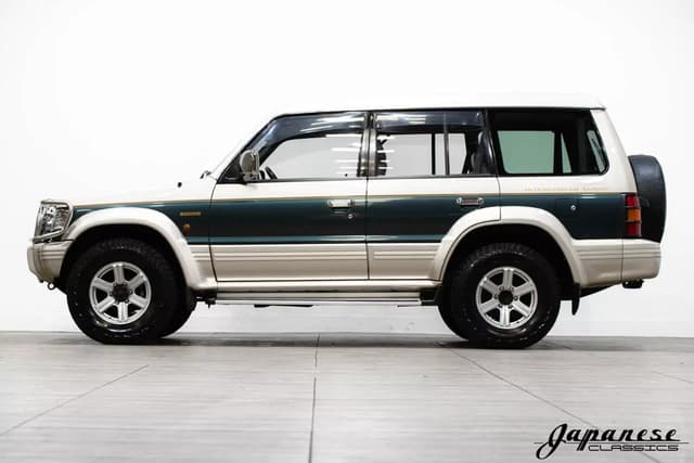 1992 Mitsubishi Pajero JDM car for sale — photo 4 of 25