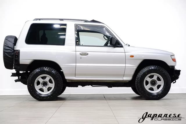 1997 Mitsubishi Pajero JDM car for sale — photo 5 of 25