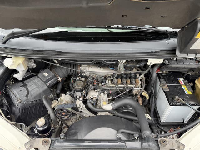 2005 Mitsubishi Delica JDM car for sale — photo 18 of 19
