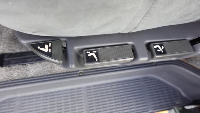 1994 Mitsubishi Delica JDM car for sale — photo 14 of 16