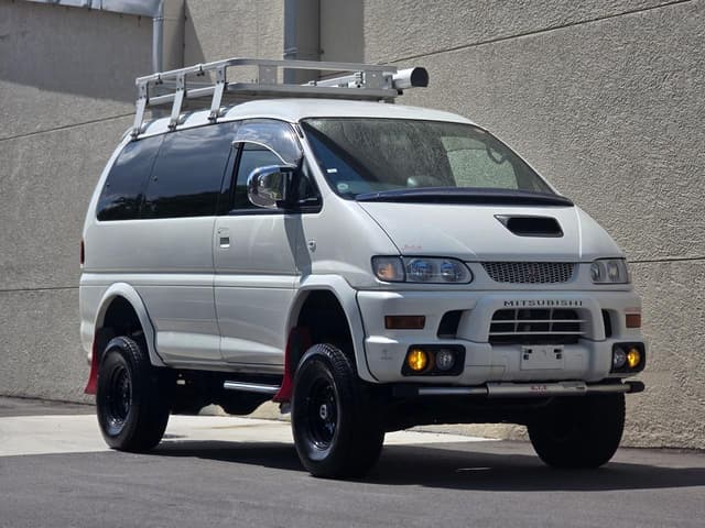 2000 Mitsubishi Delica JDM car for sale — photo 7 of 25
