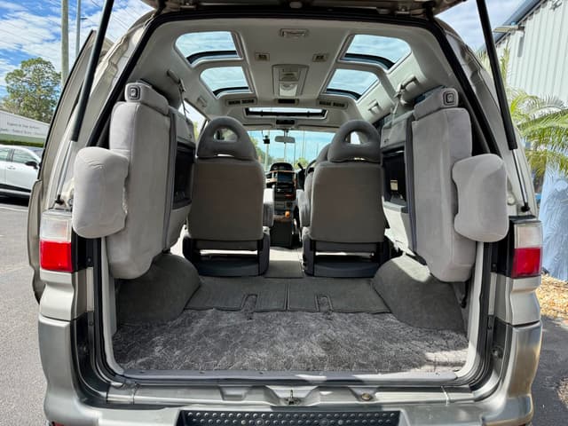 2000 Mitsubishi Delica JDM car for sale — photo 18 of 23