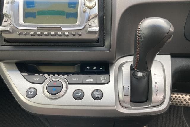 2010 Honda Stream JDM car for sale — photo 6 of 25