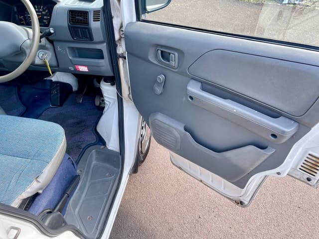 2000 Mitsubishi Minicab JDM car for sale — photo 16 of 25
