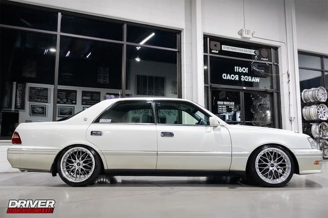 1997 Toyota Crown JDM car for sale — photo 11 of 25