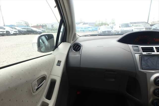 2009 Toyota Vitz JDM car for sale — photo 14 of 25