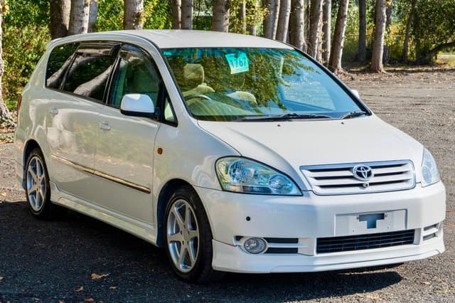 2001 Toyota Ipsum JDM car for sale — photo 9 of 25