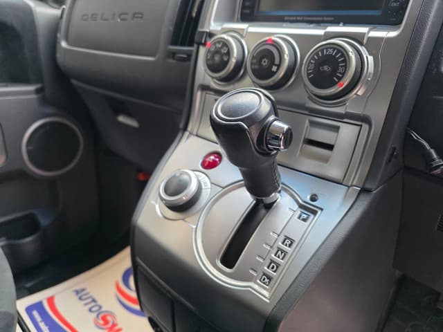 2007 Mitsubishi Delica JDM car for sale — photo 22 of 24