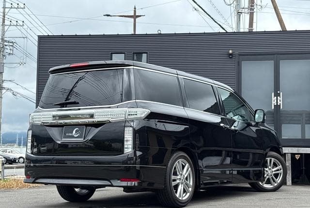 2010 Nissan Elgrand JDM car for sale — photo 6 of 25