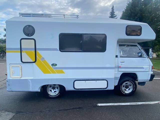 1992 Mitsubishi Delica JDM car for sale — photo 6 of 25