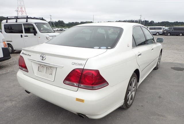 2005 Toyota Crown JDM car for sale — photo 5 of 25