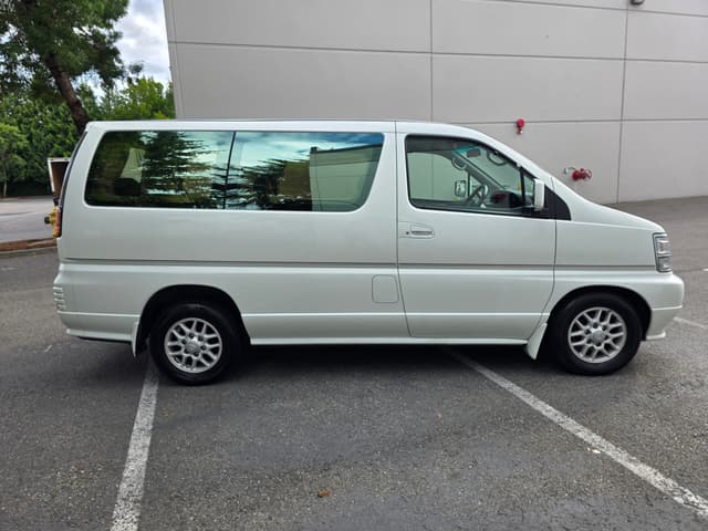 2000 Nissan Elgrand JDM car for sale — photo 3 of 16