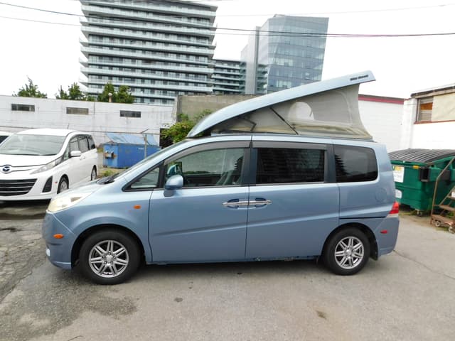 2006 Honda Stepwagon JDM car for sale — photo 2 of 8