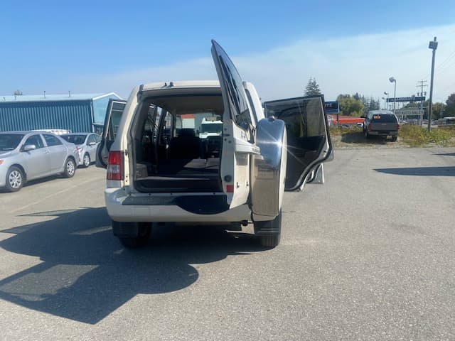 2006 Mitsubishi Pajero JDM car for sale — photo 24 of 25