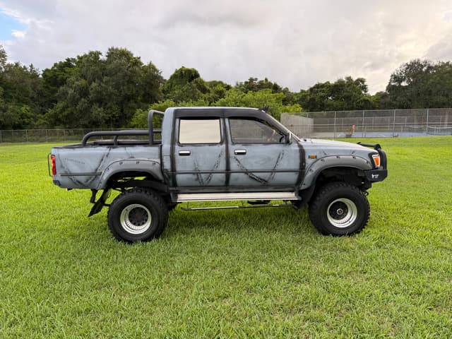 1993 Toyota Hilux JDM car for sale — photo 9 of 25