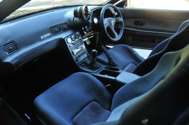 1992 Nissan Skyline JDM car for sale — photo 3 of 25