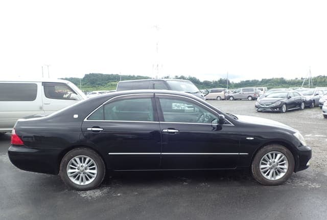 2006 Toyota Crown JDM car for sale — photo 6 of 25