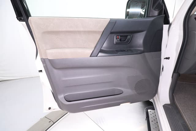 2000 Mitsubishi Pajero JDM car for sale — photo 23 of 25