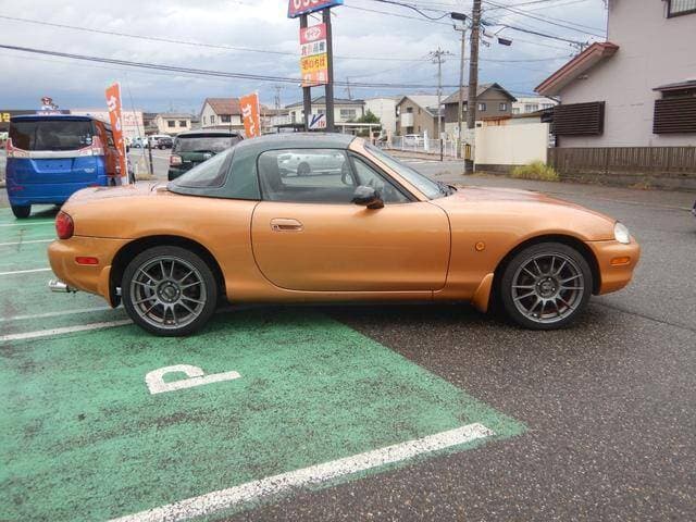 1998 Mazda Roadster (Eunos Roadster / MX-5) JDM car for sale — photo 9 of 20