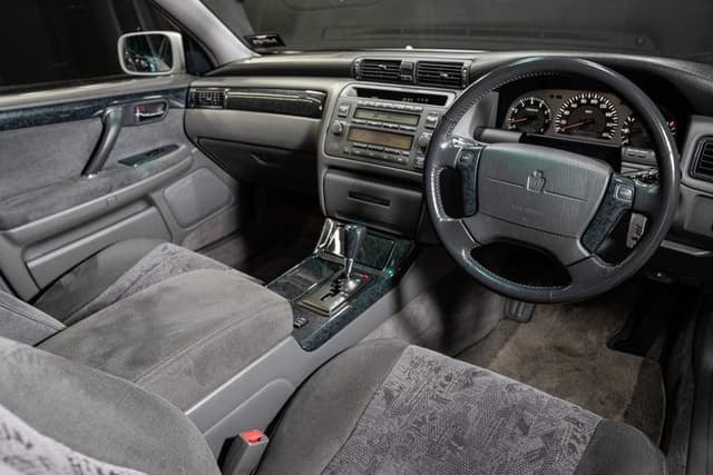 2000 Toyota Crown JDM car for sale — photo 18 of 20