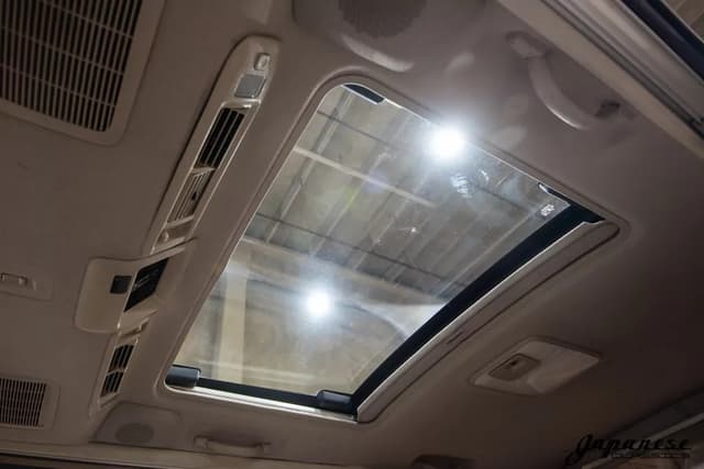 1999 Toyota Grand Hiace JDM car for sale — photo 16 of 25