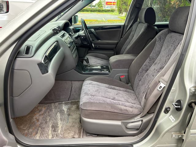 2000 Toyota Crown JDM car for sale — photo 13 of 17