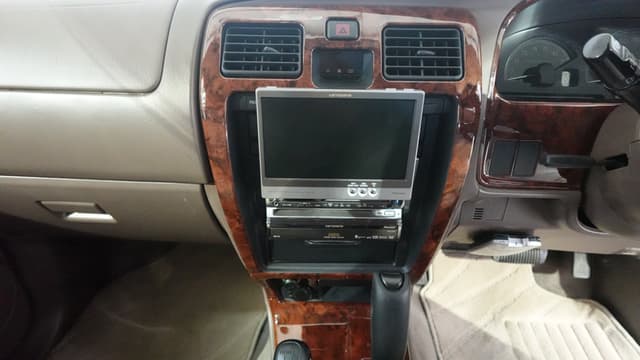 1999 Toyota Hilux Surf JDM car for sale — photo 14 of 21
