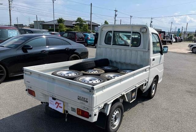 2010 Daihatsu Hijet JDM car for sale — photo 4 of 24