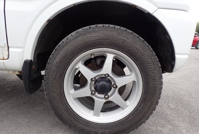 1999 Suzuki Jimny JDM car for sale — photo 12 of 25