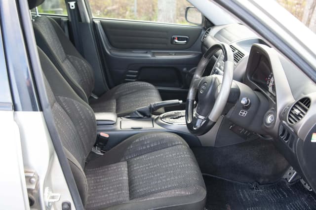 2001 Toyota Altezza JDM car for sale — photo 9 of 17