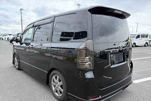 2008 Toyota Voxy JDM car for sale — photo 2 of 25