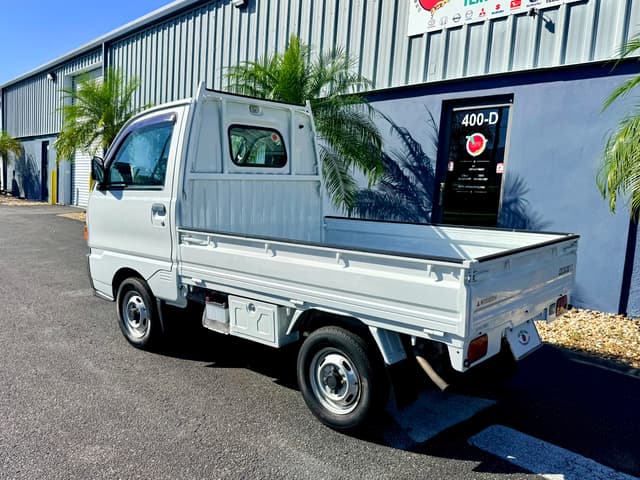 1997 Mitsubishi Minicab JDM car for sale — photo 6 of 17