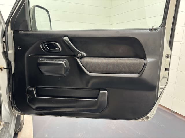 2000 Suzuki Jimny JDM car for sale — photo 23 of 25