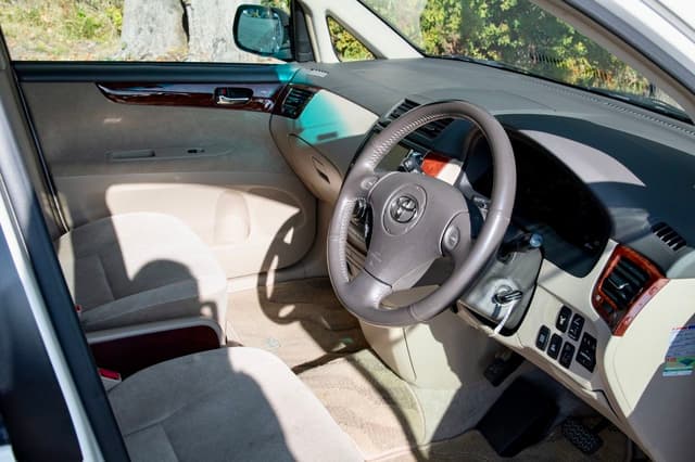 2001 Toyota Ipsum JDM car for sale — photo 11 of 25