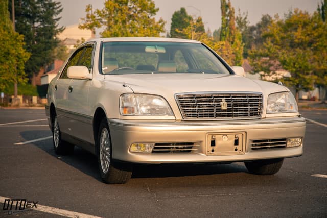 2001 Toyota Crown JDM car for sale — photo 2 of 25