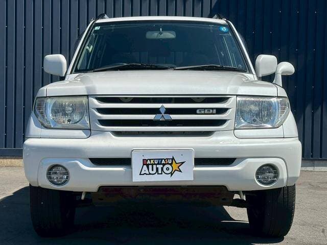 2001 Mitsubishi Pajero JDM car for sale — photo 2 of 14