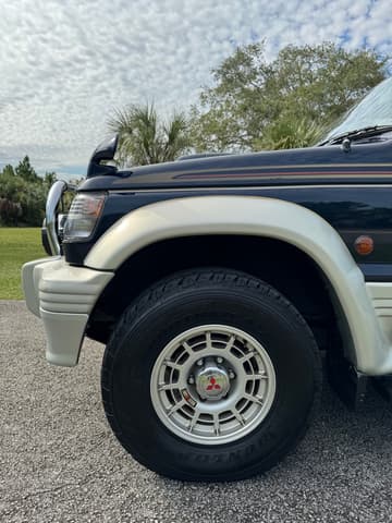 1995 Mitsubishi Pajero JDM car for sale — photo 9 of 26