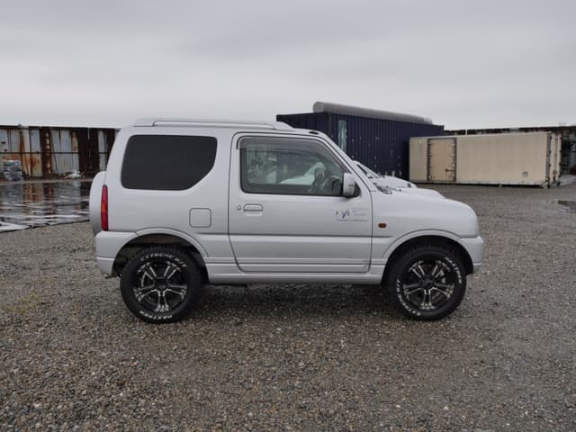 2002 Suzuki Jimny JDM car for sale — photo 4 of 25