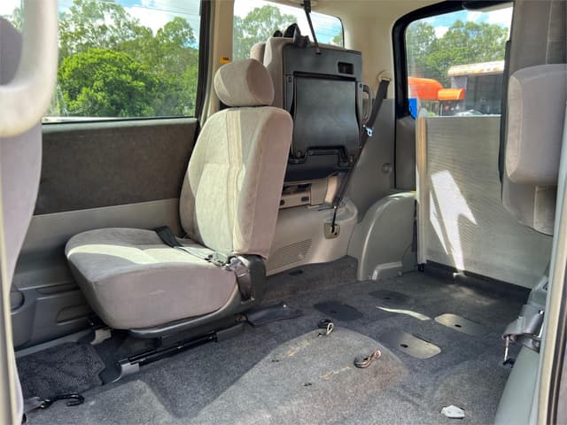 2005 Toyota Noah JDM car for sale — photo 14 of 17