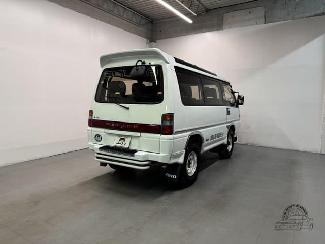 1991 Mitsubishi Delica JDM car for sale — photo 15 of 25