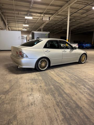 1998 Toyota Altezza JDM car for sale — photo 6 of 25
