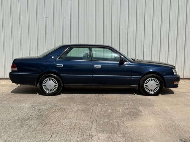 1998 Toyota Crown JDM car for sale — photo 2 of 21