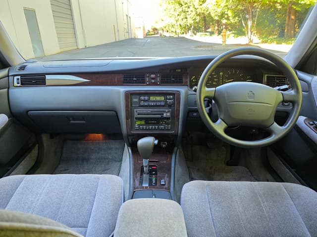 1997 Toyota Crown JDM car for sale — photo 11 of 13