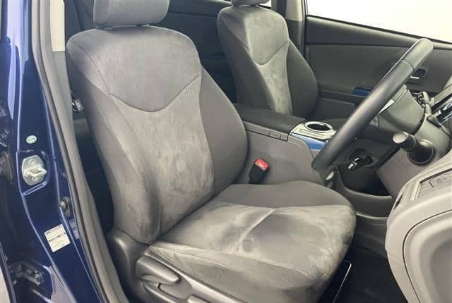 2011 Toyota Prius JDM car for sale — photo 23 of 25