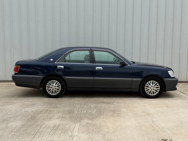 2000 Toyota Crown JDM car for sale — photo 2 of 19