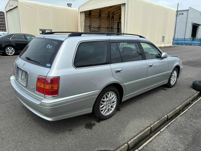 2001 Toyota Crown JDM car for sale — photo 2 of 12
