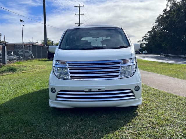2004 Nissan Elgrand JDM car for sale — photo 2 of 16