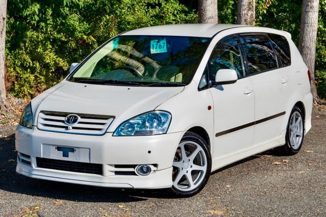2001 Toyota Ipsum JDM car for sale — photo 3 of 25